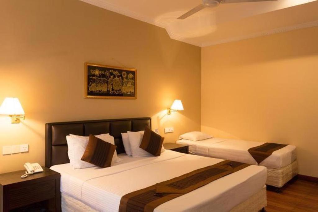 Devon Hotel Kandy Exterior photo
