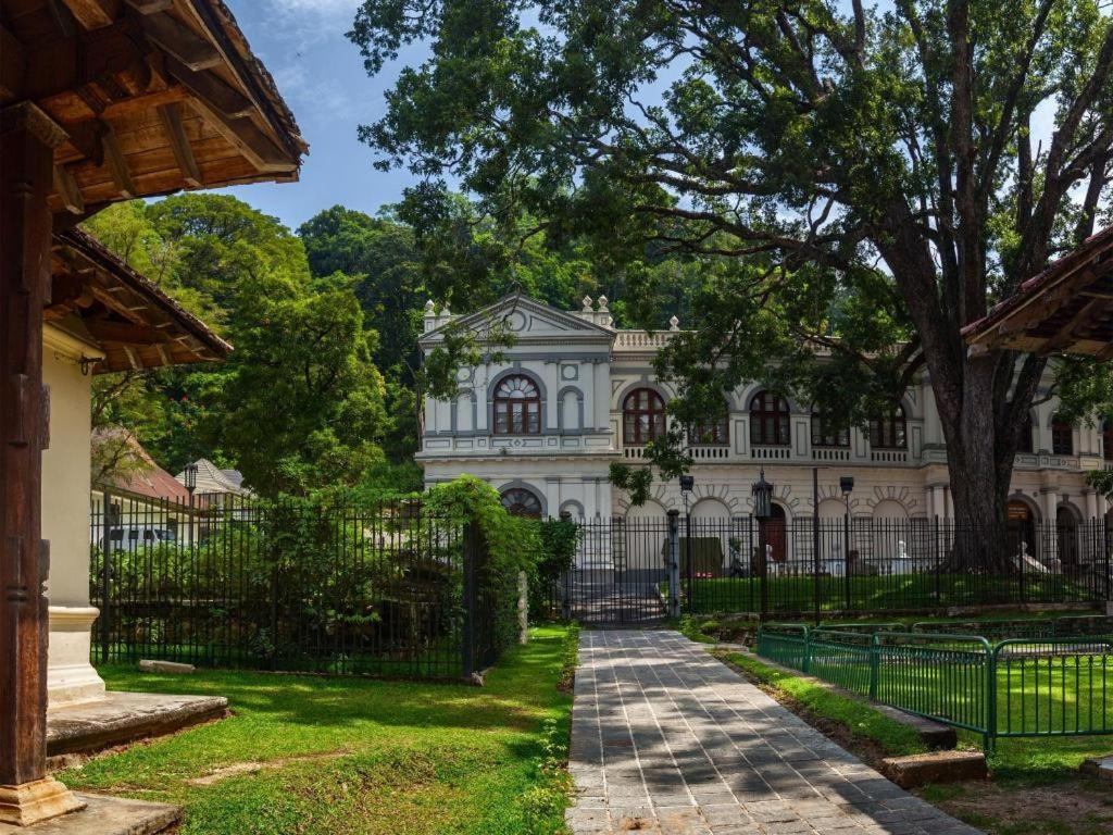 Devon Hotel Kandy Exterior photo