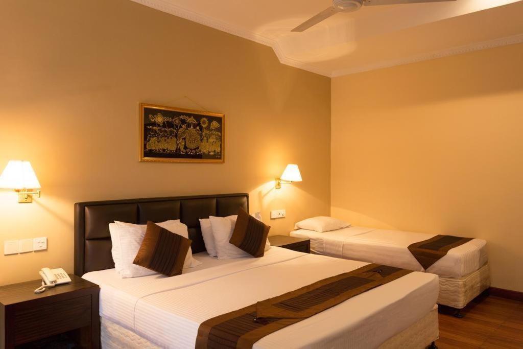 Devon Hotel Kandy Exterior photo